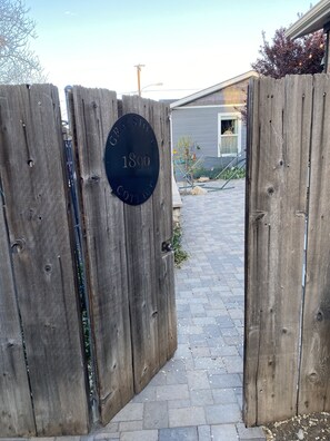 Exterior - 1890 Graystone Cottage behind Historic Home short walk to Downtown & Whiskey Row (Prescott)