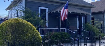 1890 Graystone Cottage behind Historic Home short walk to Downtown & Whiskey Row