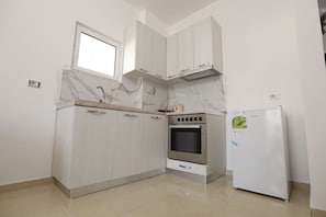 Apartamento | Cozinha privada | Geladeira, fogão, chaleira elétrica, torradeira
