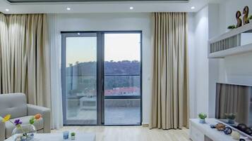 Deluxe Double Room | Living area