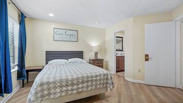 2 bedrooms, desk, iron/ironing board, free WiFi