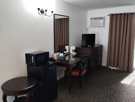 Escritorio, wifi gratis y ropa de cama 