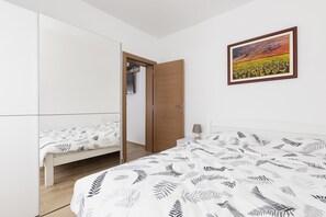 コンフォート アパートメント シービュー | 客室ごとに異なる装飾、客室ごとに異なるインテ リア、デスク、ノートパソコン用作業スペース