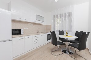 Comfort Apartment, Garden View | Private kitchenette | Fridge, stovetop, cookware/dishes/utensils, paper towels - Muo Sea Front Apartments Kotor (Kotor)