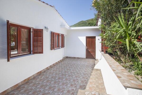 Unclassified image, 1 of 53, button - Crystal Sky Apartments (Kotor)