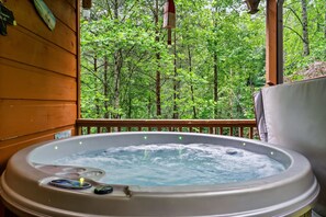 Tina de hidromasaje al aire libre