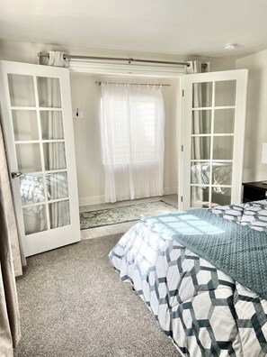 2 habitaciones, escritorio, tabla de planchar con plancha y wifi gratis