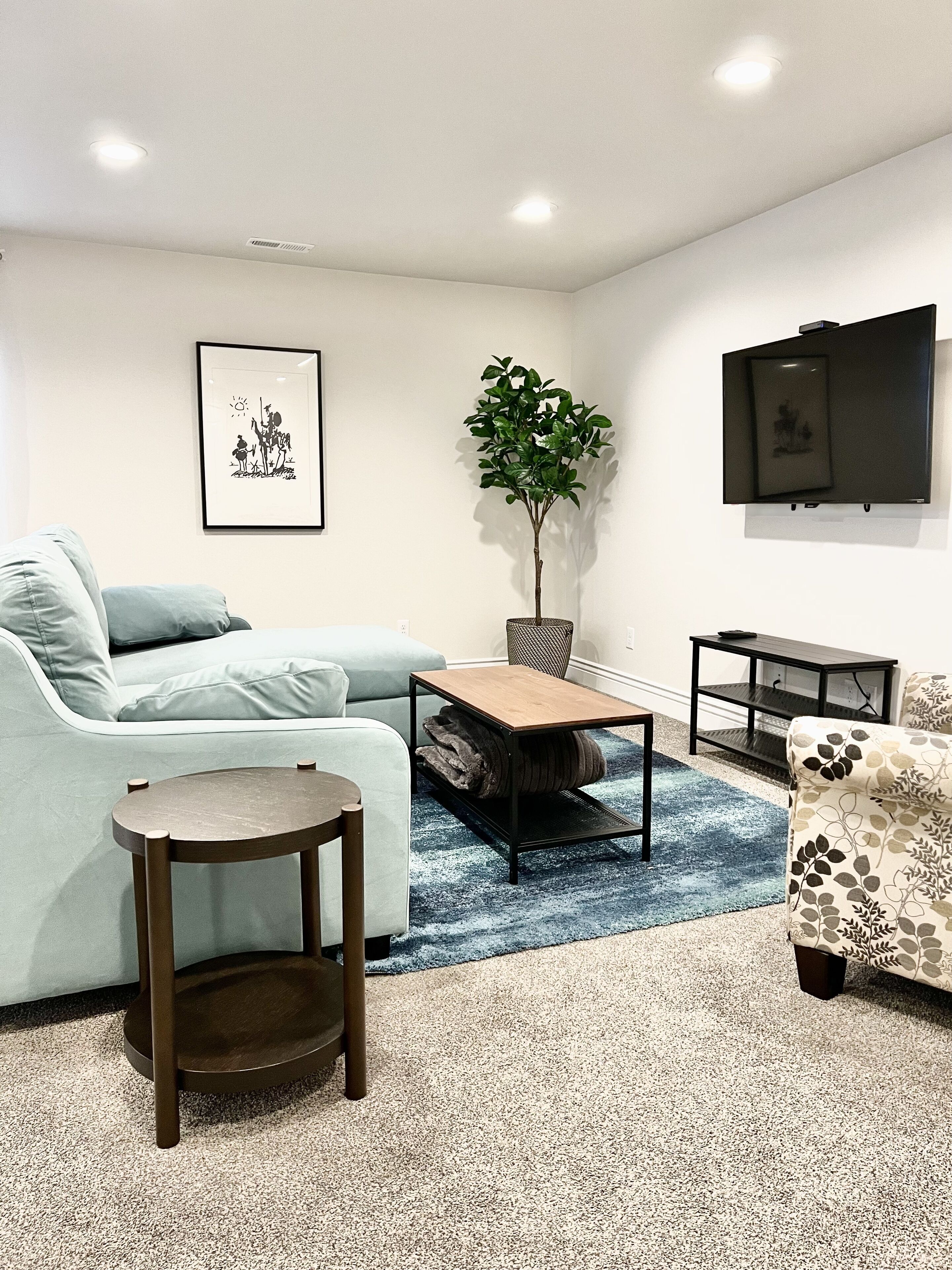 Beautiful 2 Bed/1Bath Basement Apartment -  Private Entrance