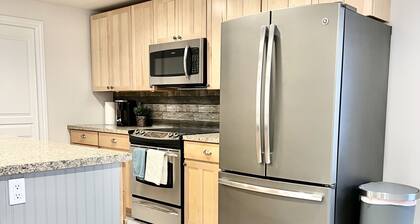 Spacious 2 Bed/1 Bath Basement Getaway - Sleeps 6