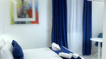 1 Schlafzimmer, Schreibtisch, Bügeleisen/Bügelbrett, Reisekinderbett