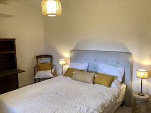 3 Schlafzimmer, Schreibtisch, Bügeleisen/Bügelbrett, kostenloses WLAN