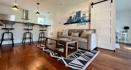 Charming Carriage House with Private Balcony