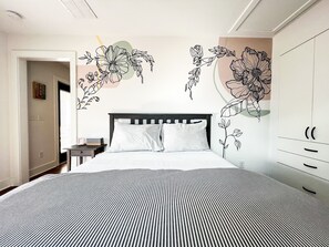 1 bedroom, iron/ironing board, free WiFi, bed sheets - Charming Carriage House with Private Balcony (Jacksonville)