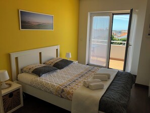 3 chambres, fer et planche à repasser, Wi-Fi, draps fournis