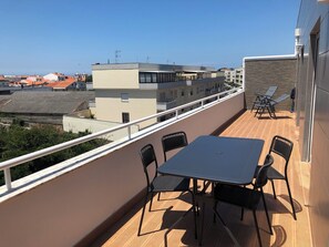 Outdoor dining - Apart 3Z- Center Esposende city view (Esposende)