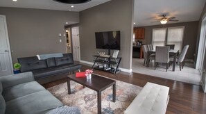 Smart TV, futbolito y libros 