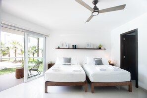 4 Schlafzimmer, Zimmersafe, Schreibtisch, Bügeleisen/Bügelbrett