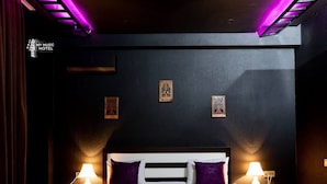 1 室のベッドルーム、デスク、アイロン / アイロン台、WiFi (無料)