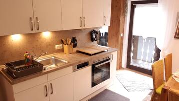 Kylskåp, mikrovågsugn, ugn och diskmaskin