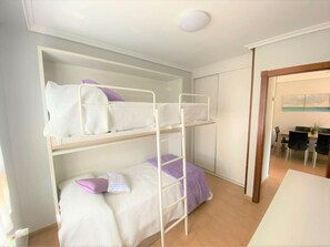 2 bedrooms, iron/ironing board, bed sheets