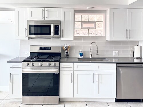 Modern 2 King BR Apt, Relax in Style!!