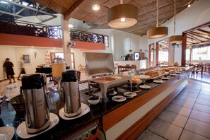 Breakfast buffet - Ilha Flat Hotel (Ilhabela)