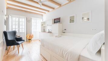 Fer et planche Ă  repasser, accĂšs Internet, draps fournis