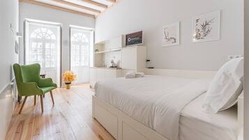 Iron/ironing board, internet, bed sheets