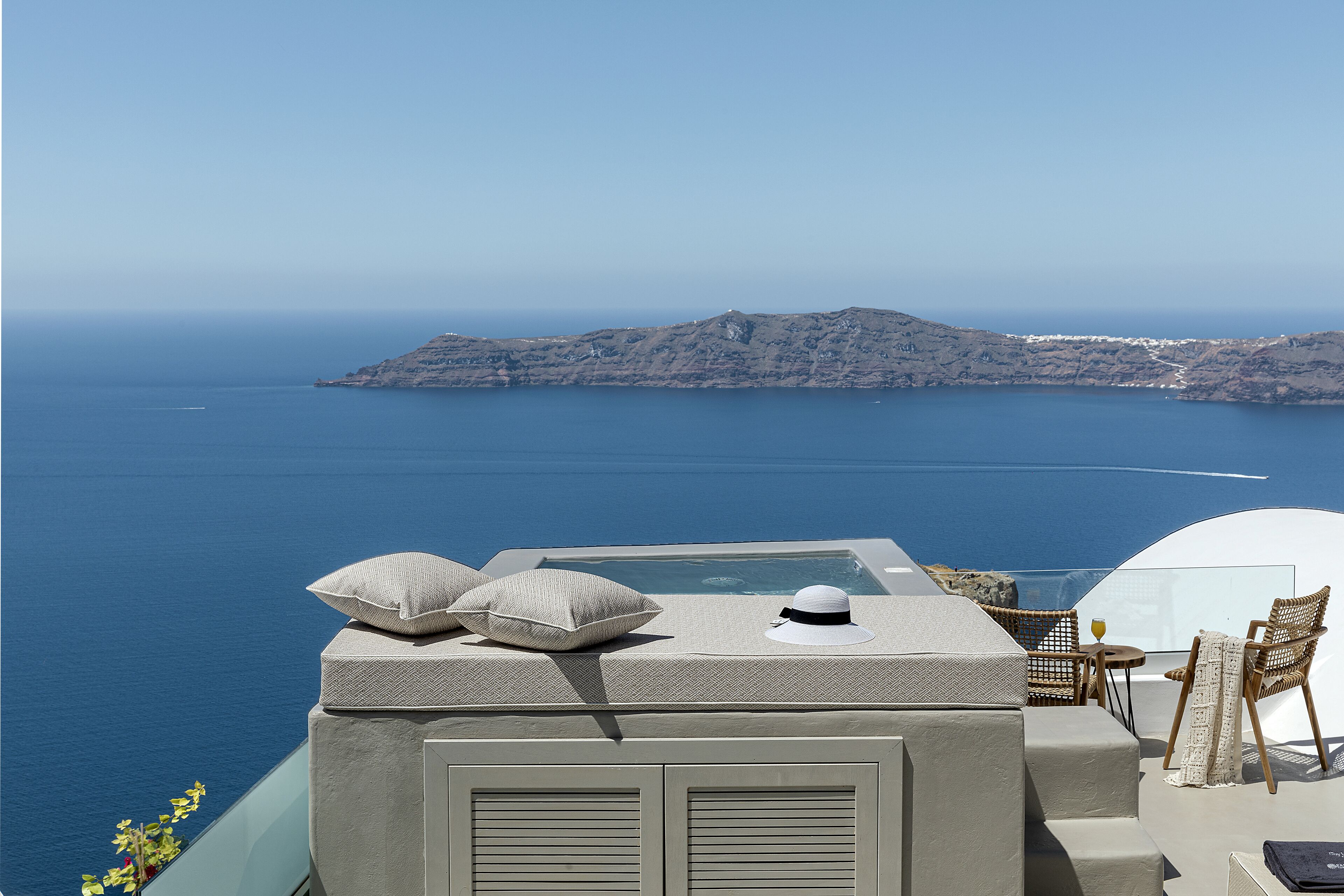 Scenic View Suite with plunge pool | Zimmersafe, schallisolierte Zimmer, Bügeleisen/Bügelbrett