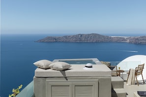 Scenic View Suite with plunge pool | Coffres-forts dans les chambres, chambres insonorisées