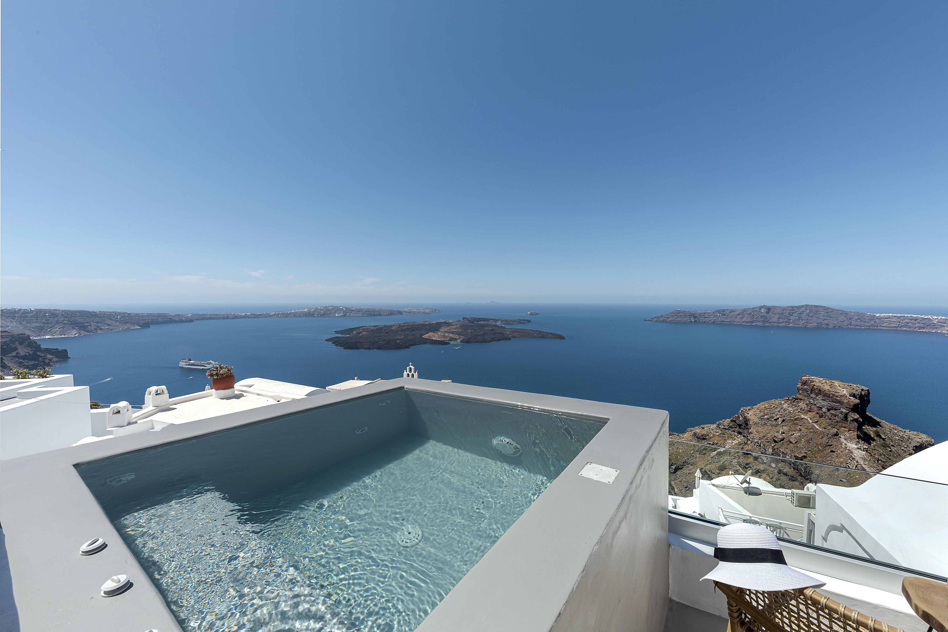 Scenic View Suite with plunge pool | Cofres nos quartos, quartos à prova de som