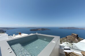 Scenic View Suite with plunge pool | Zimmersafe, schallisolierte Zimmer, Bügeleisen/Bügelbrett