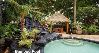 2 SIDE BY SIDE CONDOS 2 BLOCKS FROM THE BEACH! LOTS OF SLEEPING SPACE!