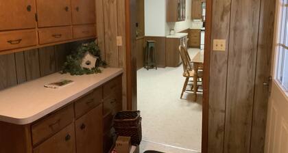 Conveniently located country in law suite.