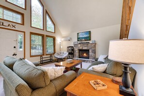 Smart TV, fireplace