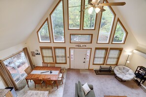 Interior - Chalet w/ firepit, deck, BBQ, fireplace, Wi-Fi, AC, close to waterparks, skiing (Pocono Lake)