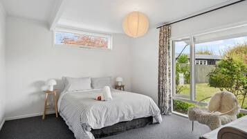 4 bedrooms, desk, iron/ironing board, WiFi