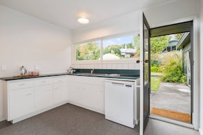 Kühlschrank, Ofen, Herdplatte, Geschirrspüler