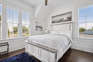 4 bedrooms, desk, iron/ironing board, WiFi