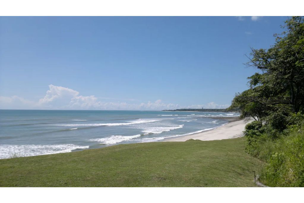 Beach nearby, sun loungers