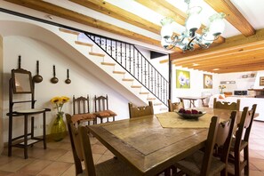 Dining - Can Pou Vell (Buger)