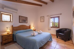 3 bedrooms, free WiFi, bed sheets - Can Pou Vell (Buger)