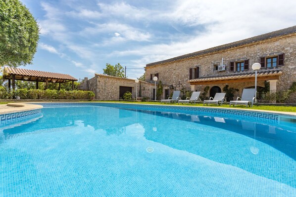 Pool - Can Pou Vell (Buger)