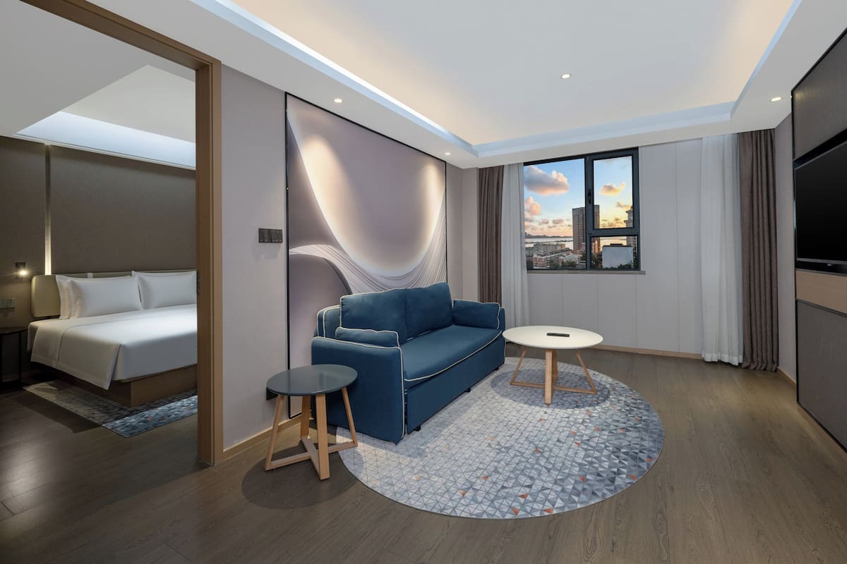 Svíta - 1 svefnherbergi - sjávarsýn | Dúnsængur, skrifborð, myrkratjöld/-gardínur, hljóðeinangrun