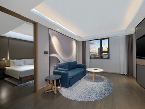 1 Bedroom Suite Sea View | Down duvets, desk, blackout curtains, soundproofing - Holiday Inn Express Zhuhai Grand Theater by IHG (Zhuhai)