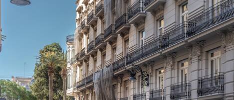 A historic building with ornate balconies and a sign for 'Conchely Marigold Hotel'.