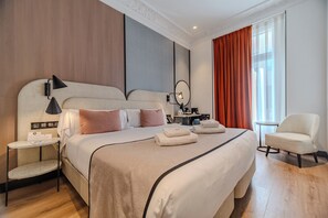 標準雙人或雙床房 | 羽絨被、迷你吧、客房內保險箱、書桌