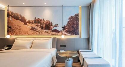 Shanghai Baoshan Changjiang Road Atour Light Residence Hotel
