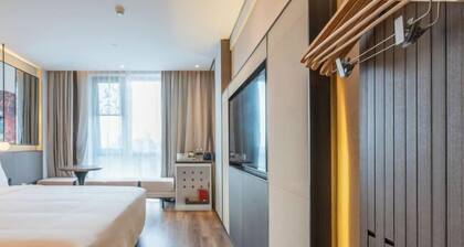 Shanghai Baoshan Changjiang Road Atour Light Residence Hotel
