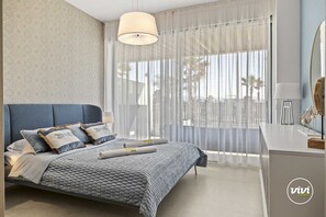 2 bedrooms, in-room safe, desk, iron/ironing board